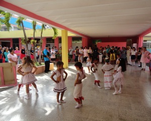Visitan pedagogos norteamericanos diversas escuelas de la provincia de Camagüey.