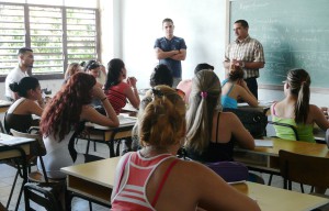 Integrantes del Consejo de Dirección de la UC sumados al diálogo.