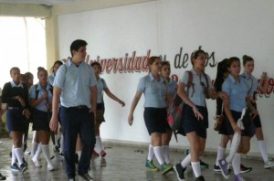 Alrededor de 40 estudiantes de duodécimo grado inician estudios en la UC.