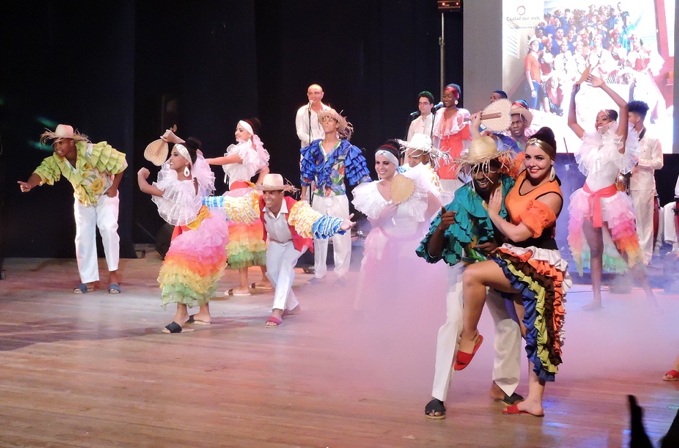 Obra Identidad, pieza músico-danzaria con la que el Conjunto Artístico de Maraguán de la Universidad de Camagüey ganó el Premio de la Popularidad, el Premio al Folclor Cubano y el Premio Especial Identidad.