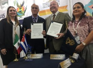 Universidad de Camagüey en la firma de un convenio con la Universidad de Sinaloa, México.